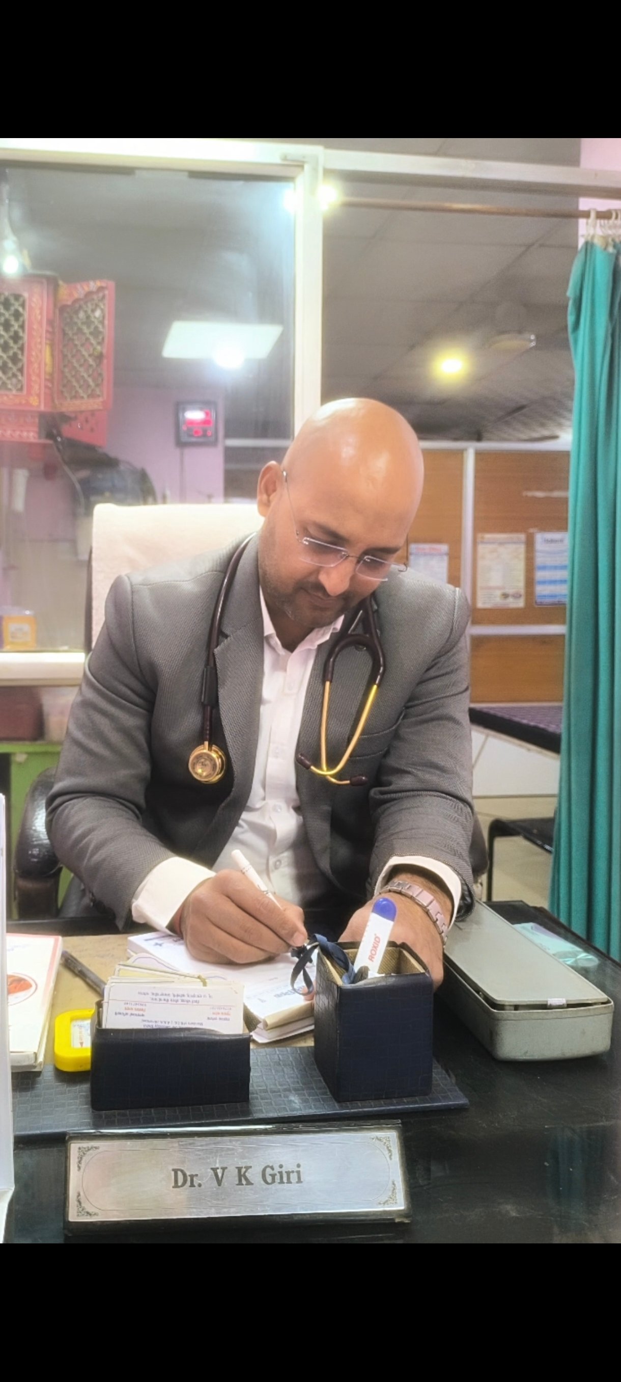 Dr VIKAS GIRI